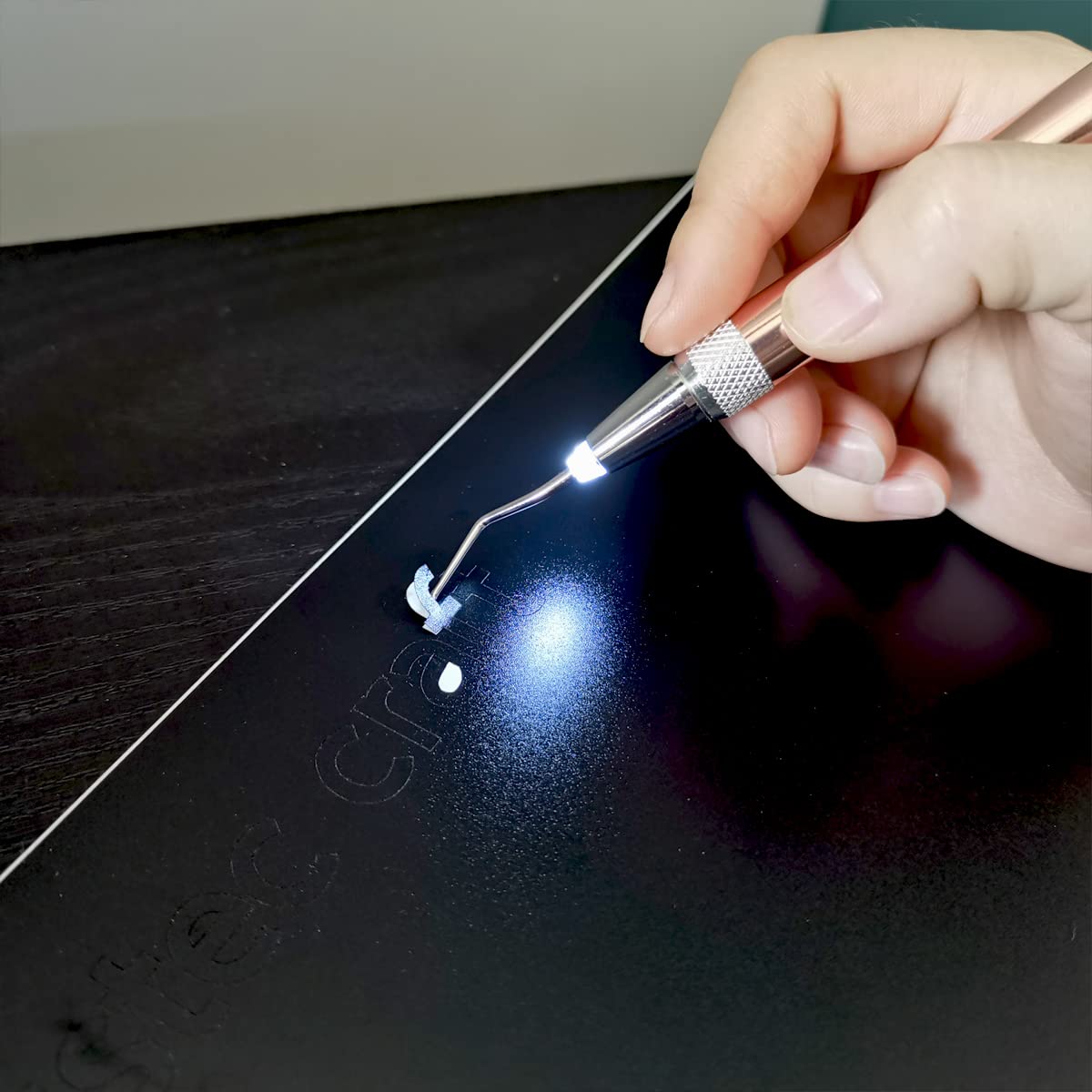 Lighted Weeding Tool