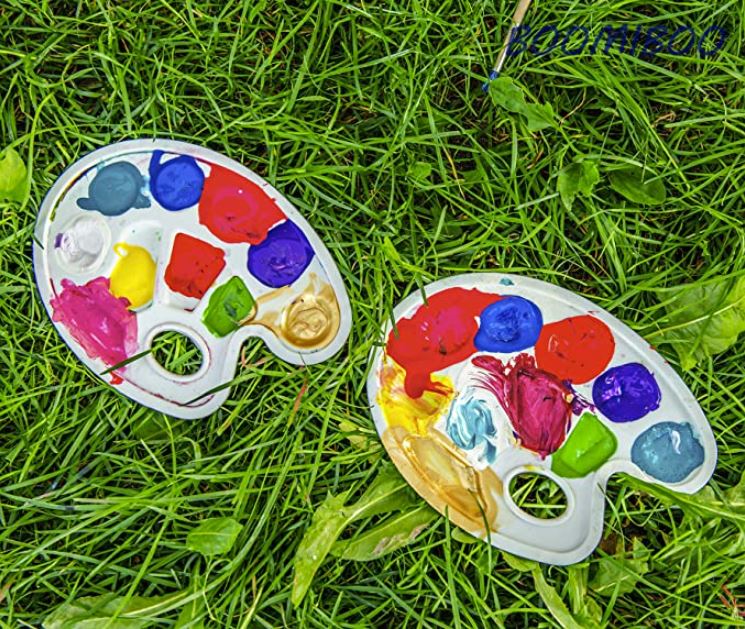 Plastic 10-Hole Palette w/ Thumb Hole Mixing Plate - 1 Piece