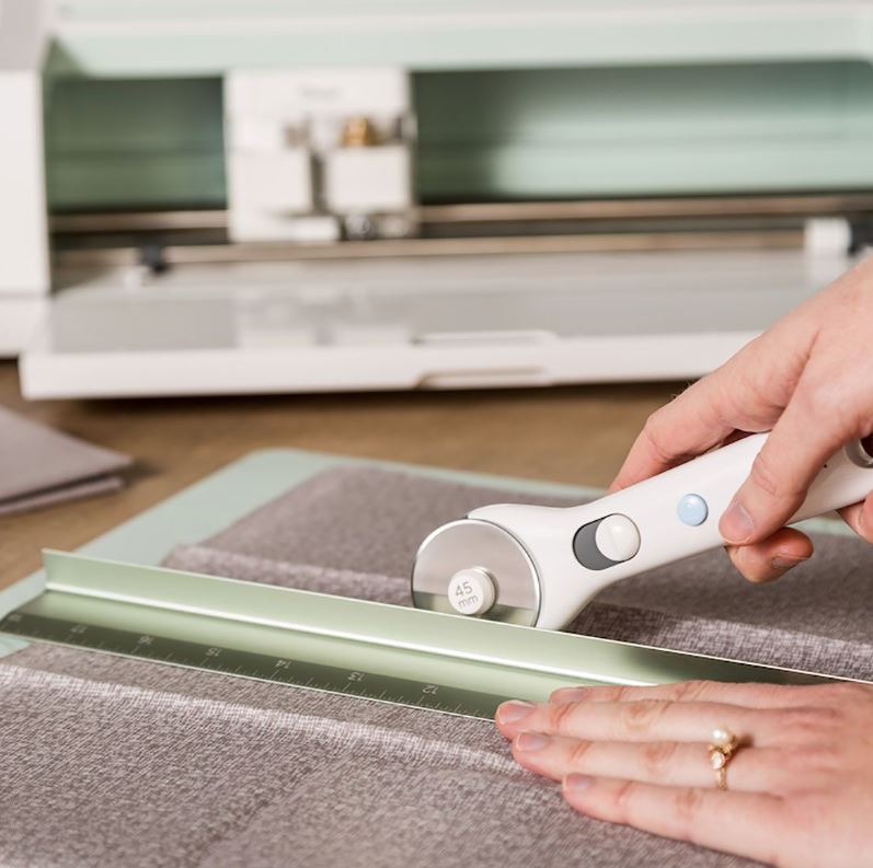 Cricut Rotary Cutter 45mm for Vinyls, Papers, Fabric and More